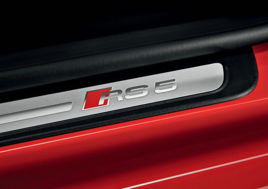 Логотип Audi RS5 Coupe 2010 года  (WW) (фото 24 из 66)